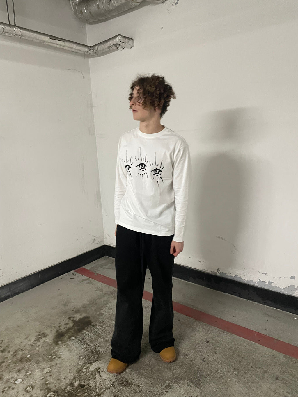 WHITE WARTNITY LONGSLEEVE