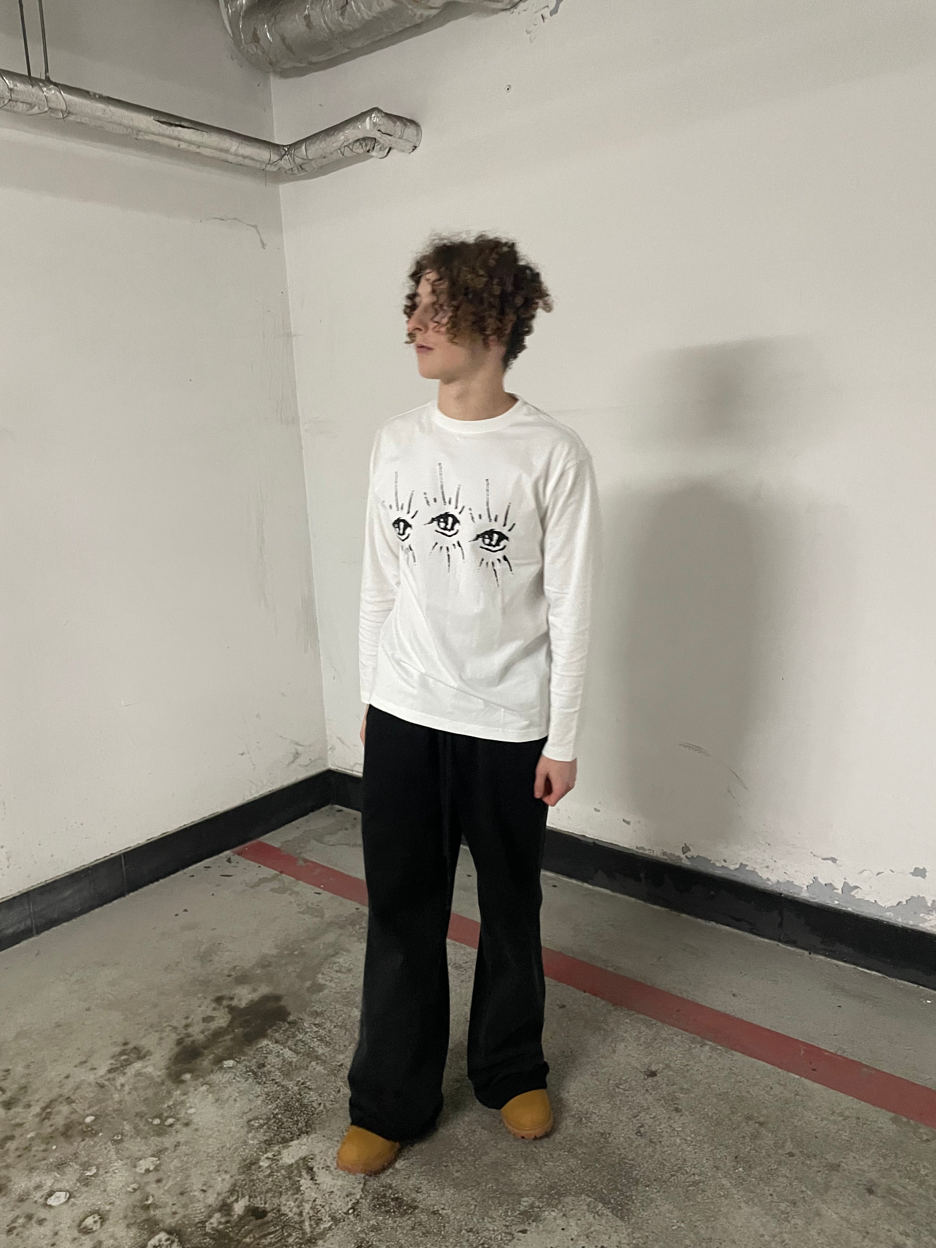 WHITE WARTNITY LONGSLEEVE